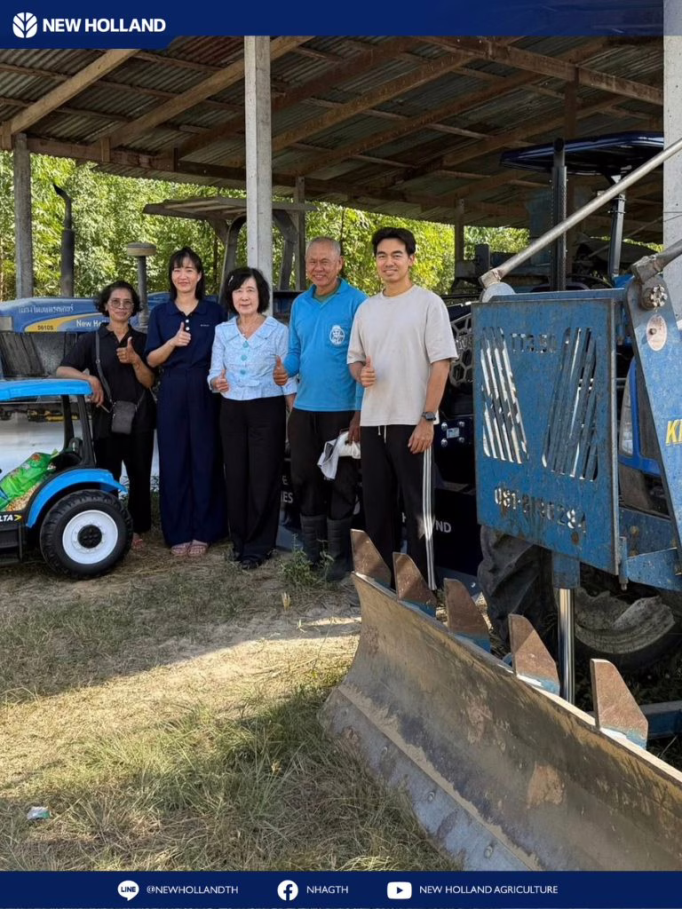ภาพบรรยากาศการจำหน่ายรถไถ New Holland TT3.50 Plus Limited Edition ฉลองครบรอบ 130 ปี New holland ให้ลูกค้าจริง ราชบุรี